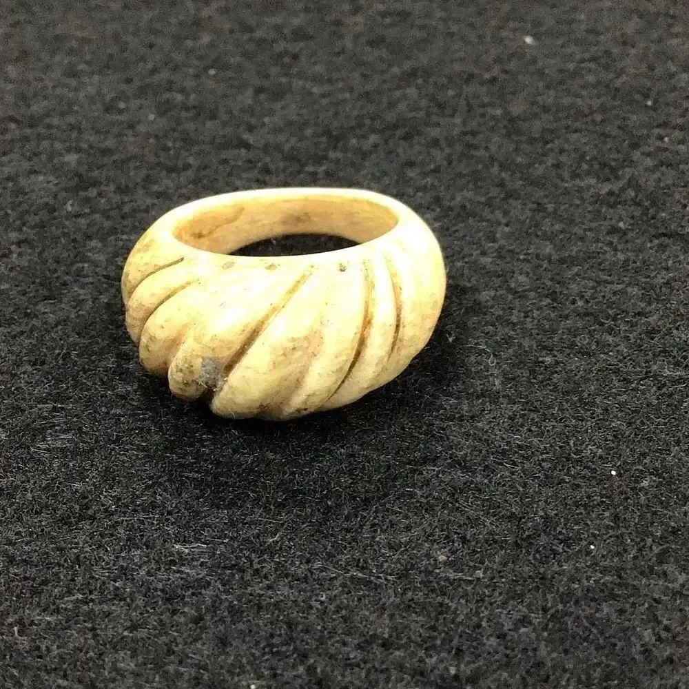 Ring Antique Hand carved cream and Inlaid gold wire Size 6 1/2 to 6 and three-qu